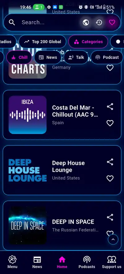 Universe Radio App-Bildschirm mit Senderliste im dunklen Design